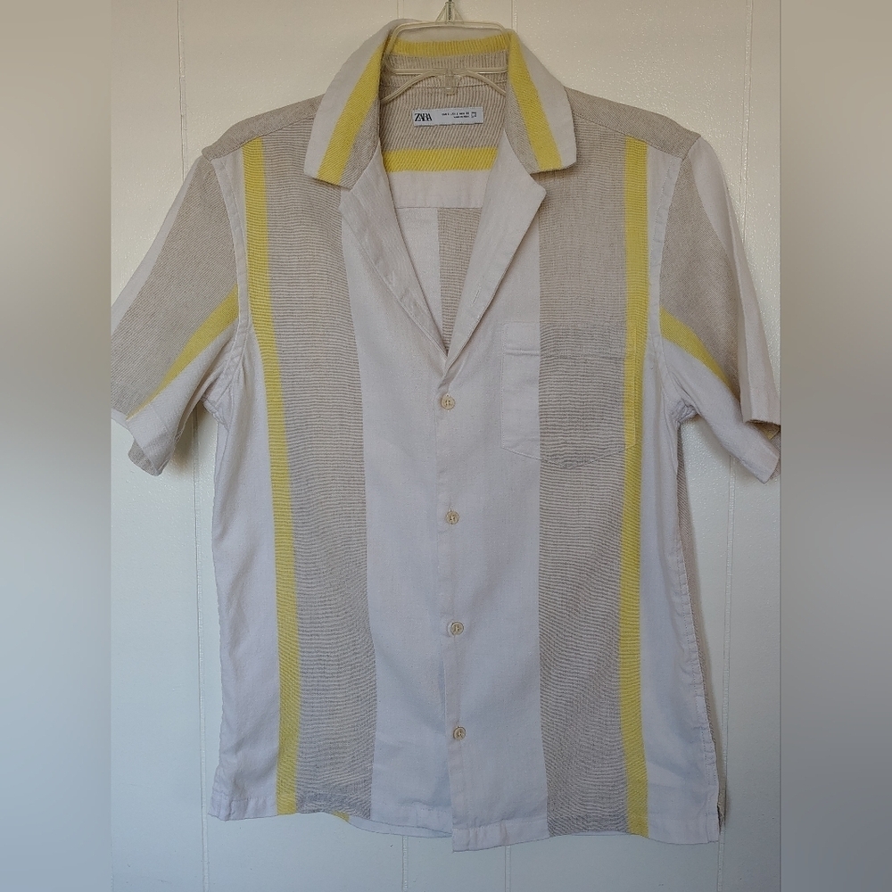 Zara Casual Short Sleeve Button Down Shirt in White, Yellow, Beige